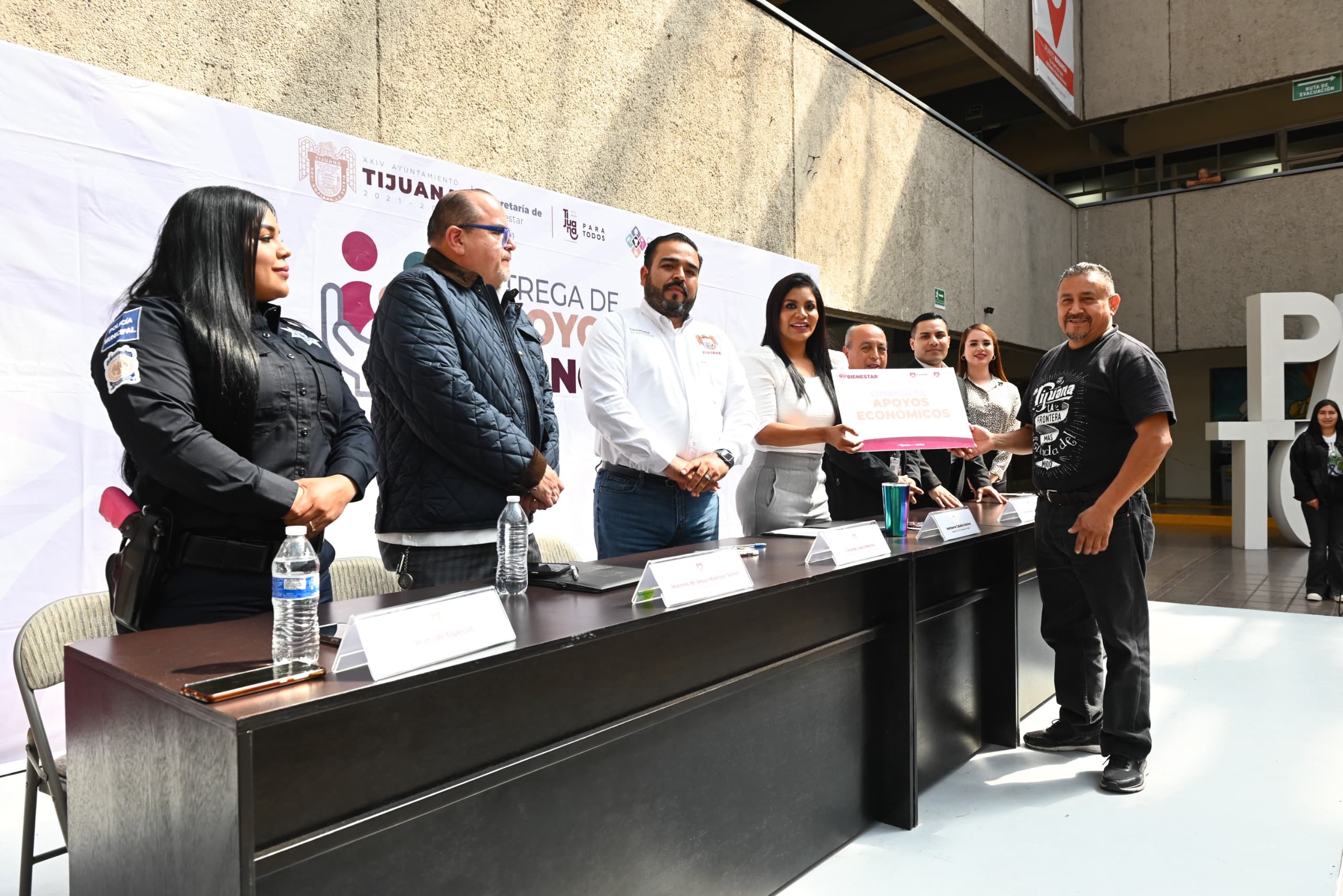 Montserrat Caballero entrega 150 apoyos del programa “Construyendo Bienestar”