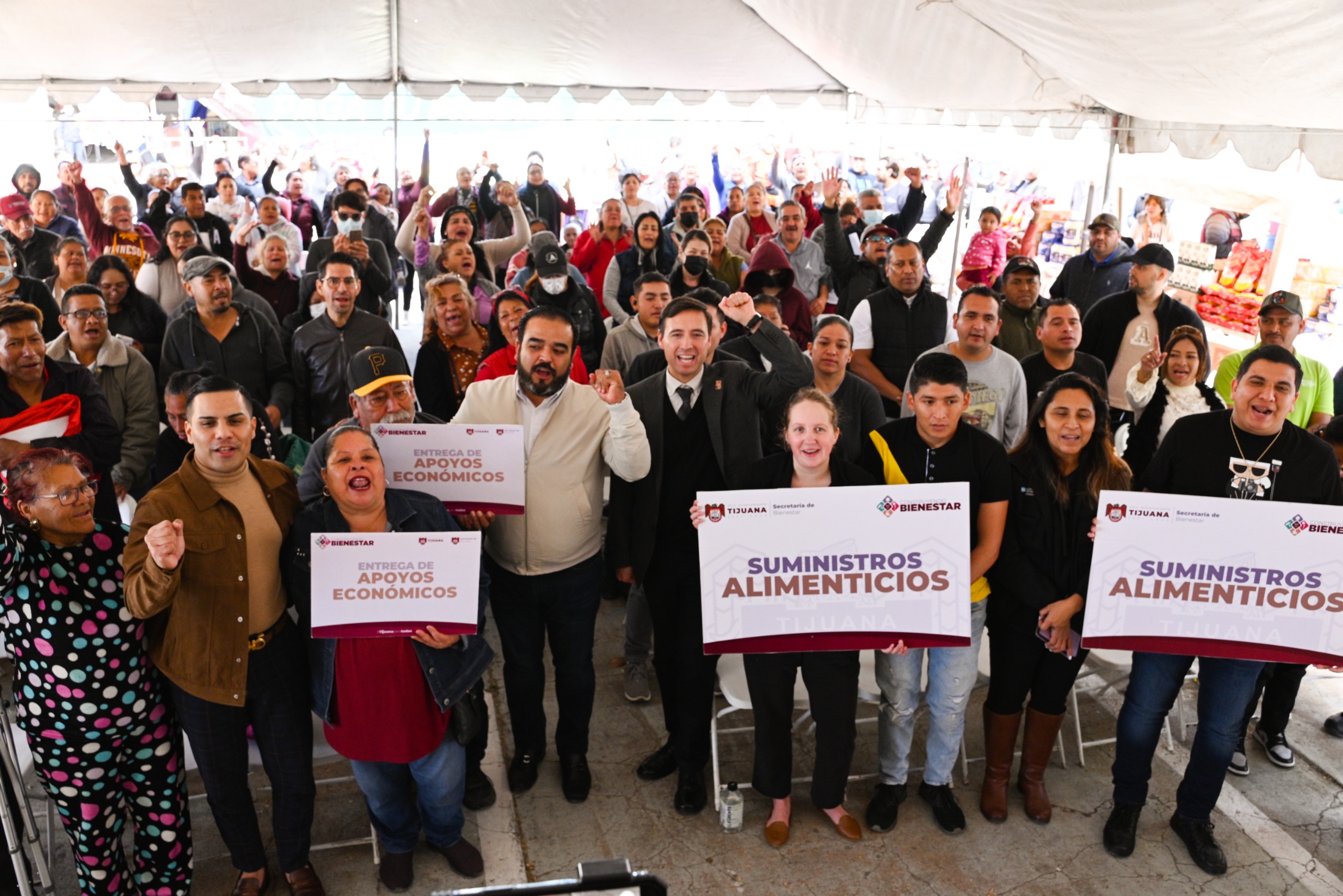 Gobierno de Montserrat Caballero entregó apoyos a ciudadanos y organismos de la sociedad civil