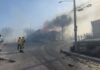 Voraz incendio en la Leandro Valle arrasa con 30 casas y deja una persona calcinada