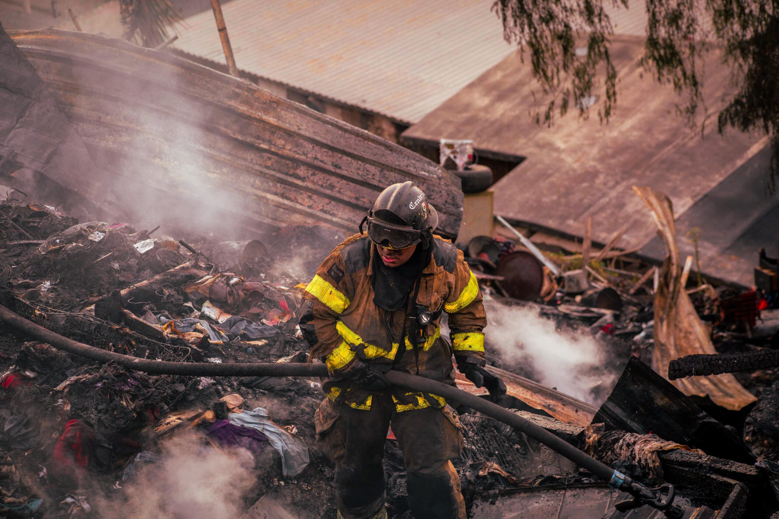 Atiende XXV ayuntamiento de Tijuana a familias afectadas tras incendio en Pedregal de Santa Julia