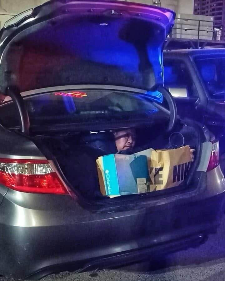 Localizan a dos hombres en la cajuela de un estadounidense que iba a cruzar la frontera