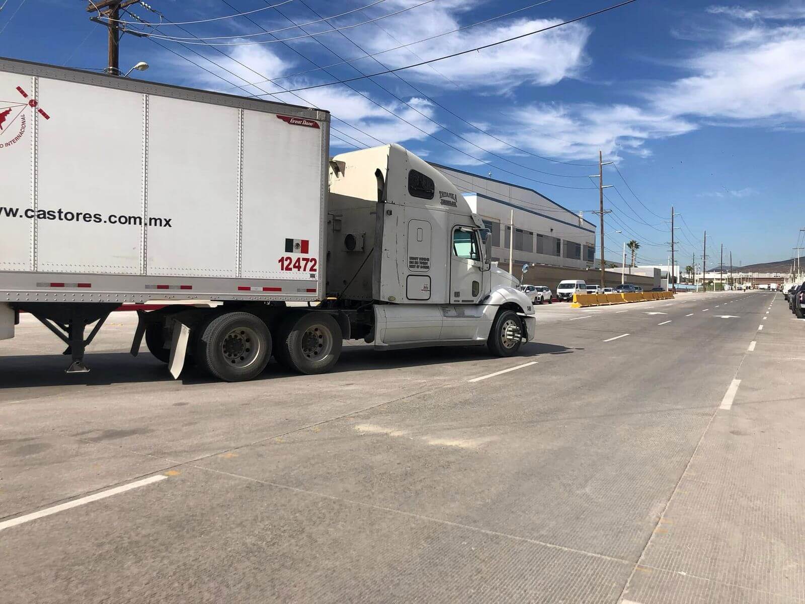 Fallos en la aduana de Otay generan retrasos y malestar entre transportistas y viajeros