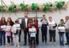 Entrega Ismael Burgueño útiles escolares y vales para uniformes a niñas, niños y jóvenes en la Delegación Cerro Colorado