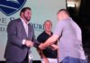 Reconoce Ismael Burgueño labor de Fundación Fuente de Sabiduría en entrega de 2 mil 400 becas